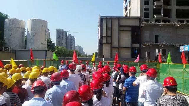 熱烈慶祝中博建設(shè)中堡子A區(qū)項(xiàng)目A3#樓順利封頂